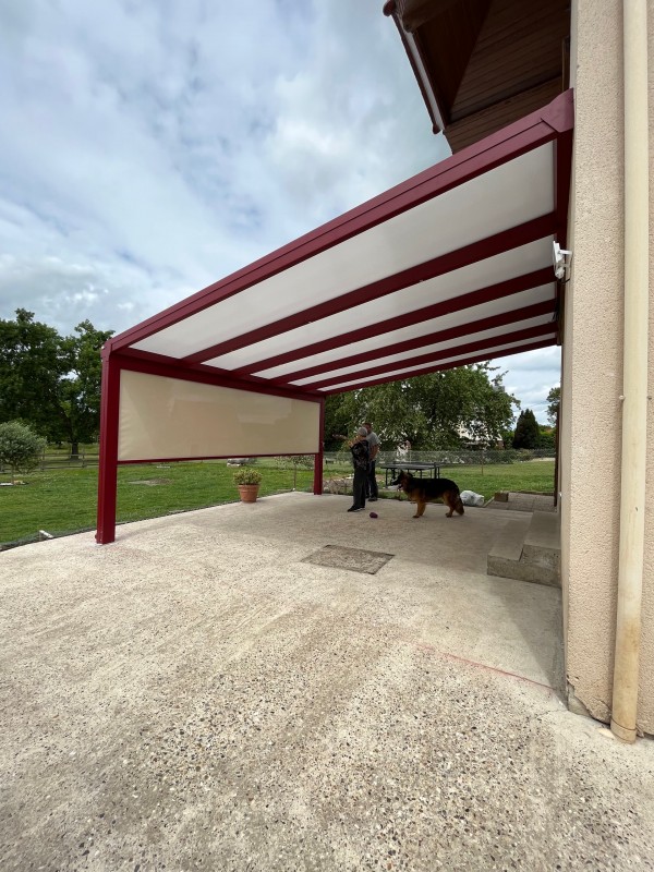 Monter une pergola en aluminium rouge avec store screen près de Barentin