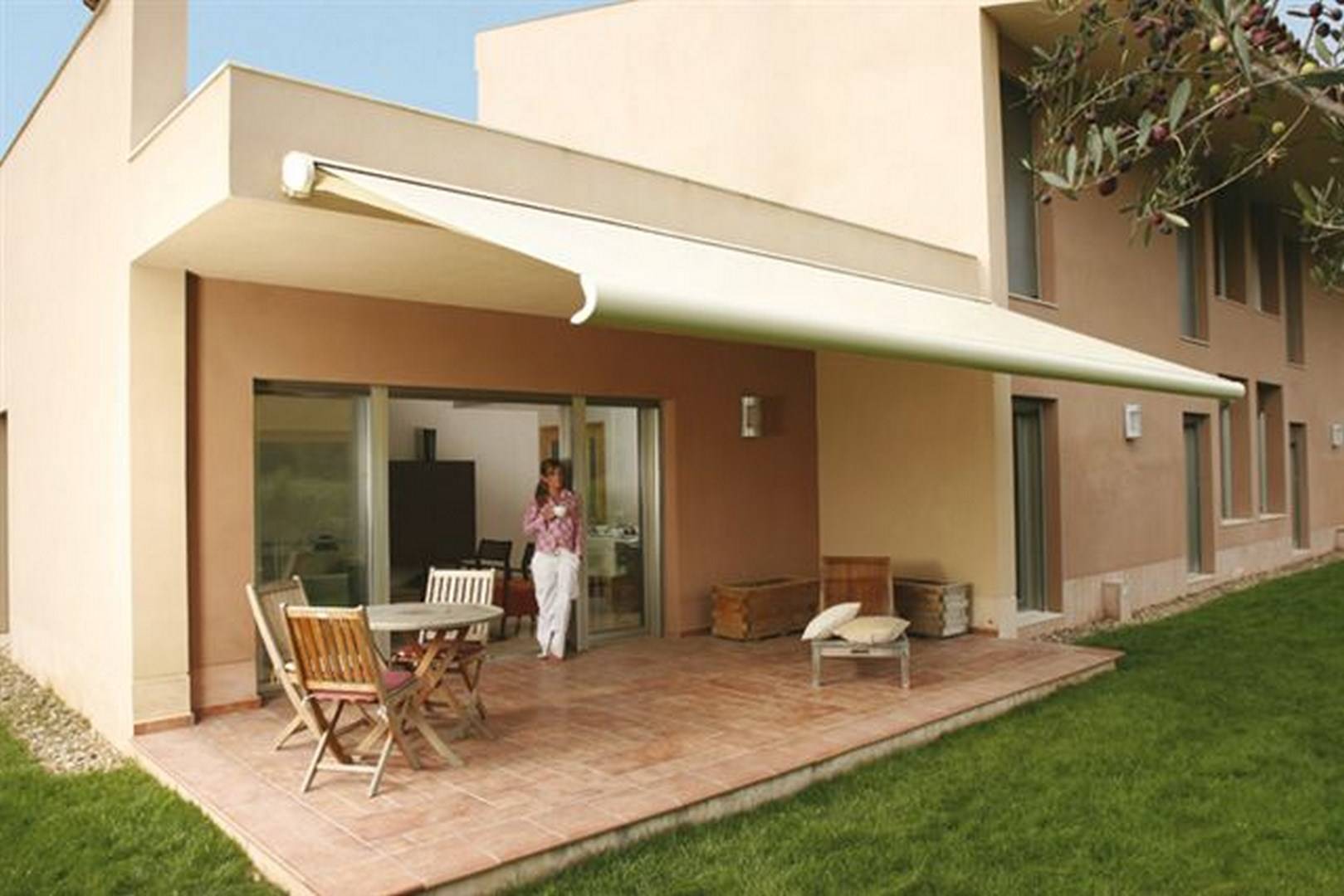 Faire  installer un store banne près de Rouen 76000