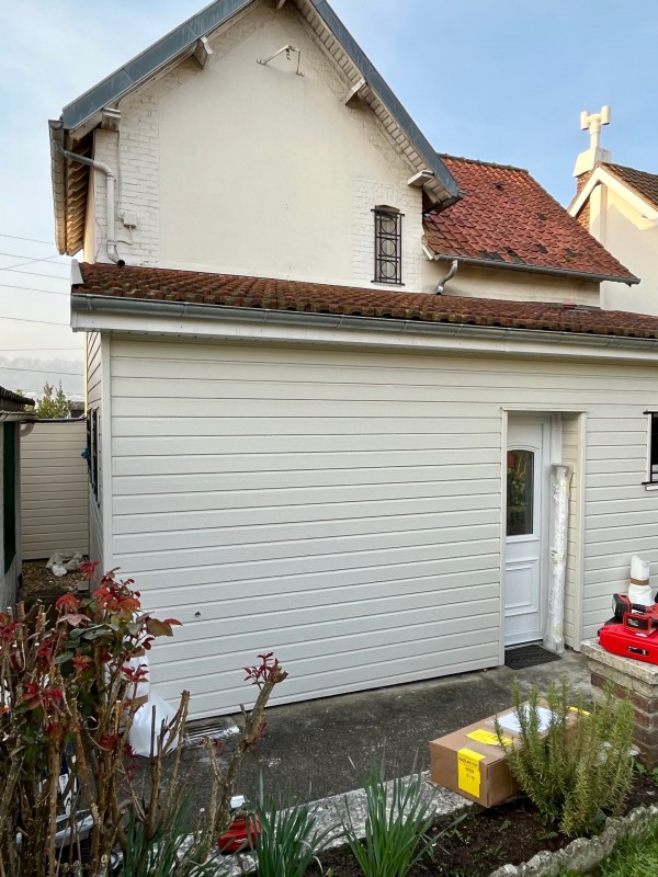 Installer une pergola blanche en aluminium à Rouen