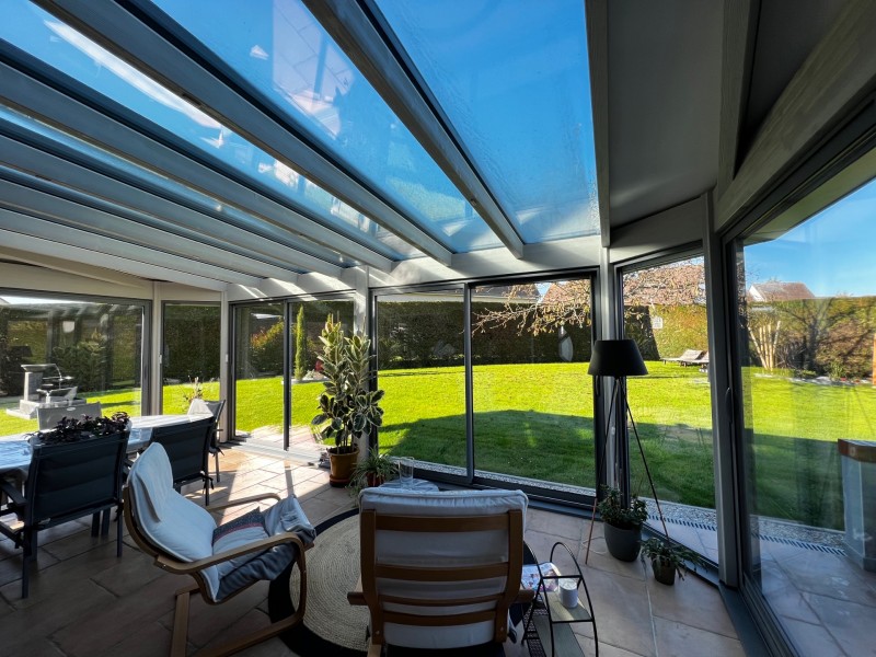 Véranda alliant extérieur aluminium et intérieur bois à Pavilly 76