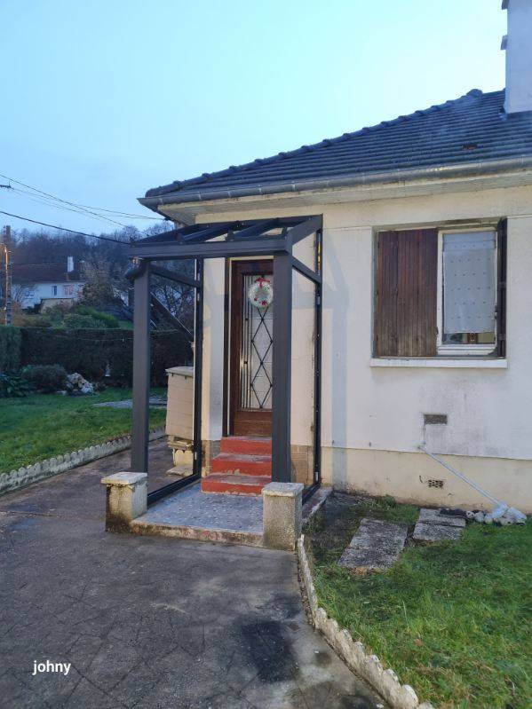 Un sas d’entrée personnalisé et sur mesure en aluminium 7016 avec fixes latéraux rouen certifié QUALIBAT RGE