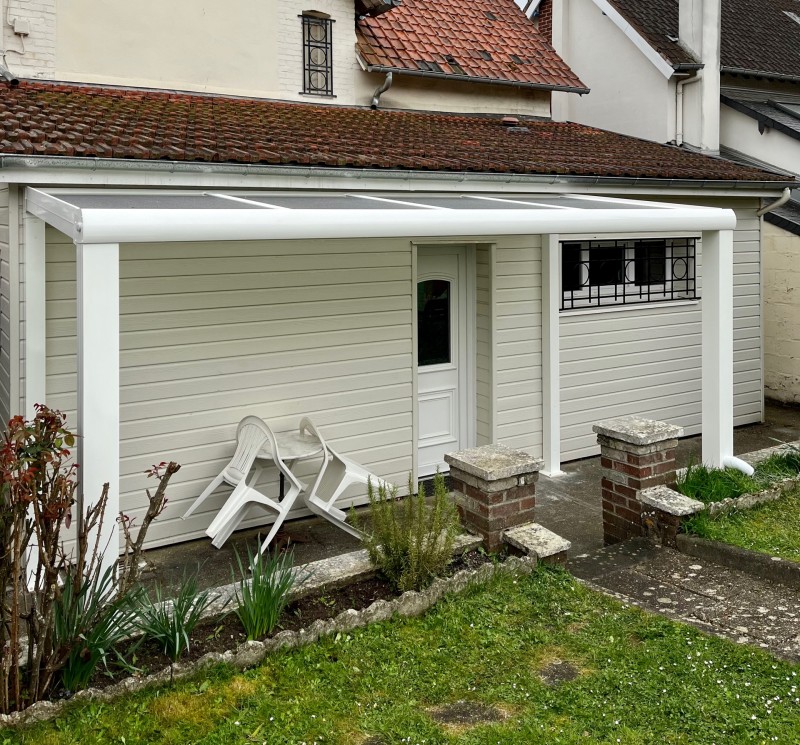 Installer une pergola blanche en aluminium à Rouen