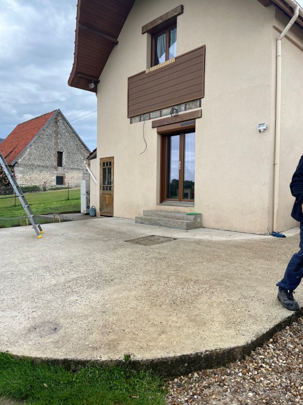 Monter une pergola en aluminium rouge avec store screen près de Barentin