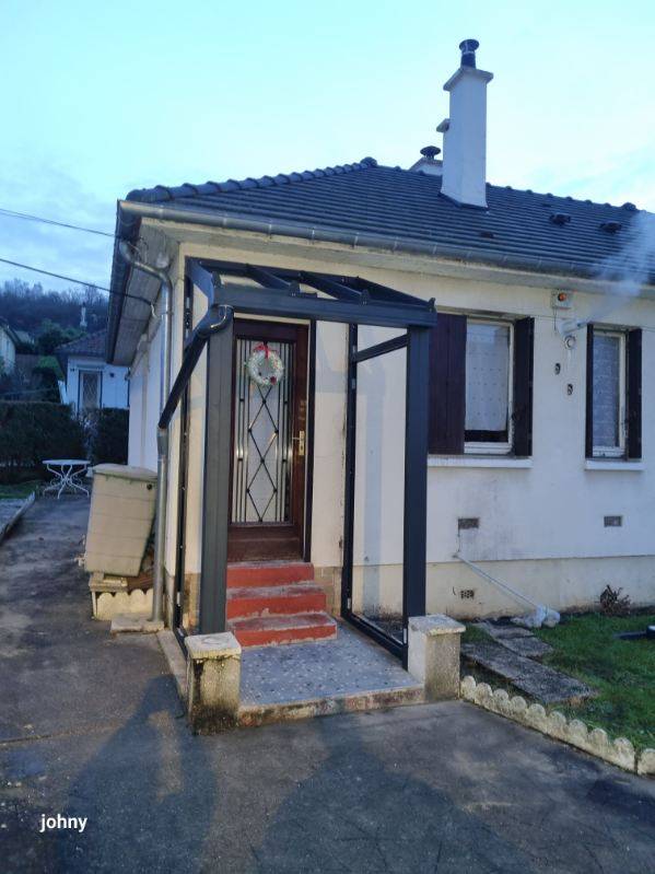 Un sas d’entrée personnalisé et sur mesure en aluminium 7016 avec fixes latéraux rouen certifié QUALIBAT RGE
