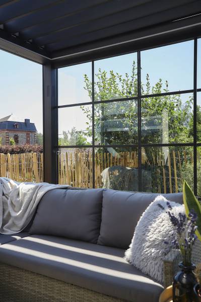 Pergola bioclimatique autoportée rétractable Barentin