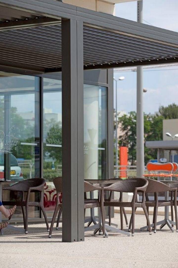 modèles de pergolas bioclimatiques en aluminium, installées proche Mont Saint Aignan 76
