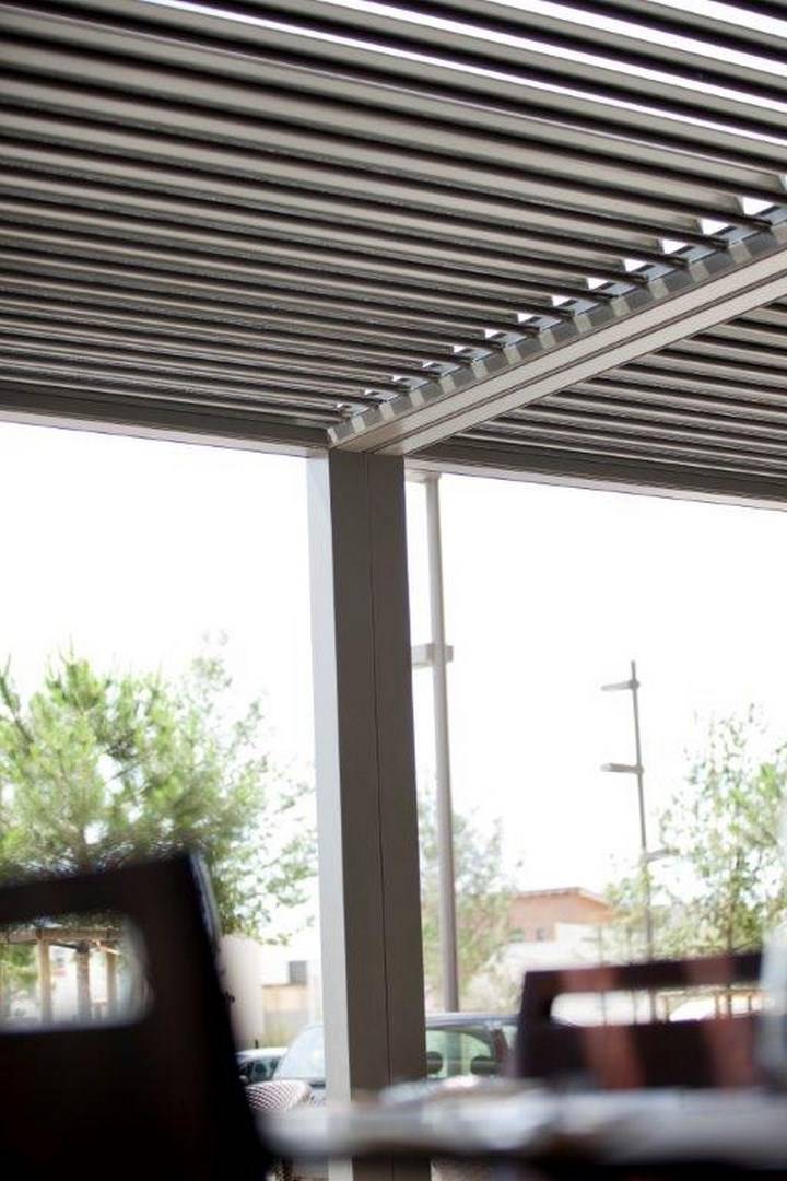 comment protéger une terrasse du soleil avec une pergola bioclimatique à Bois Guillaume 76