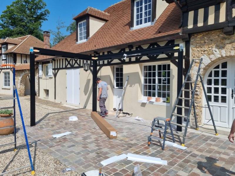 Une pergola personnalisée, polyvalente, connectée, innovante et résistante aux éléments 4 saisons