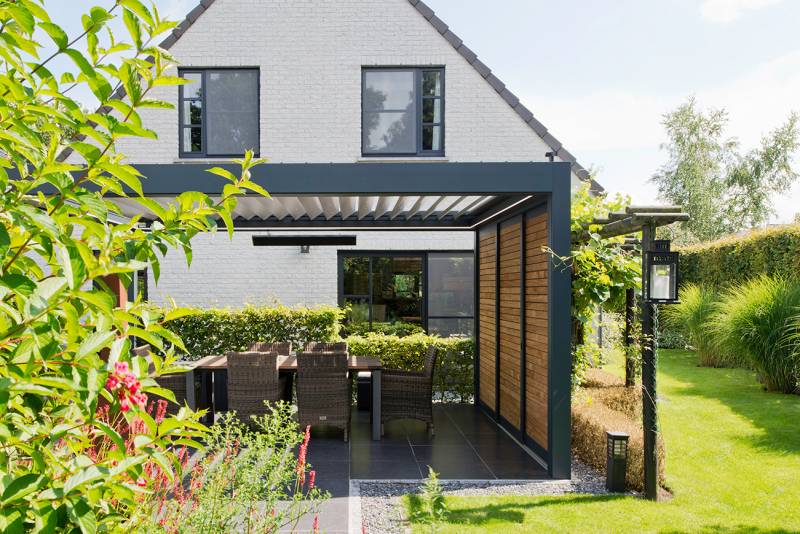 Pergola bioclimatique autoportée rétractable Barentin