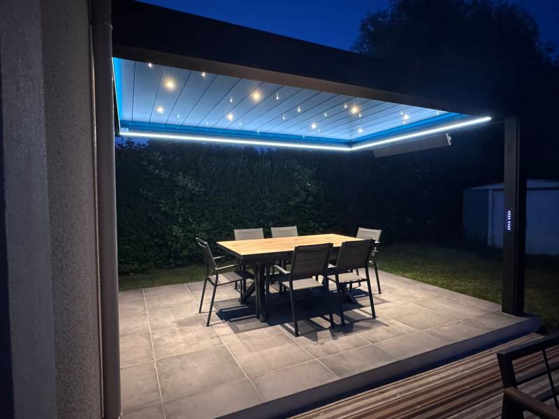 pergola-connectee-avec-led-et-chauffage-etanel.jpg
