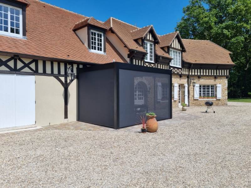 Une pergola personnalisée, polyvalente, connectée, innovante et résistante aux éléments 4 saisons