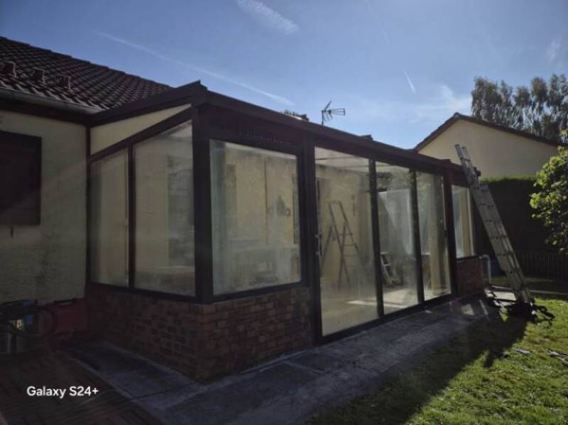 ETANEL Détail d'une toiture en polycarbonate anti-UV à Val-de-Saane.