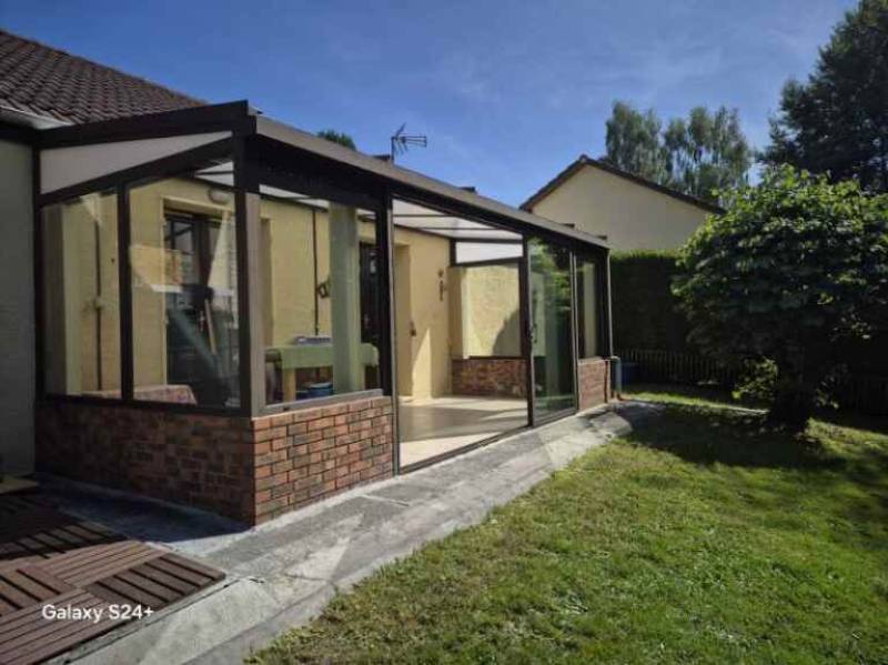 ETANEL Détail d'une toiture en polycarbonate anti-UV à Val-de-Saane.