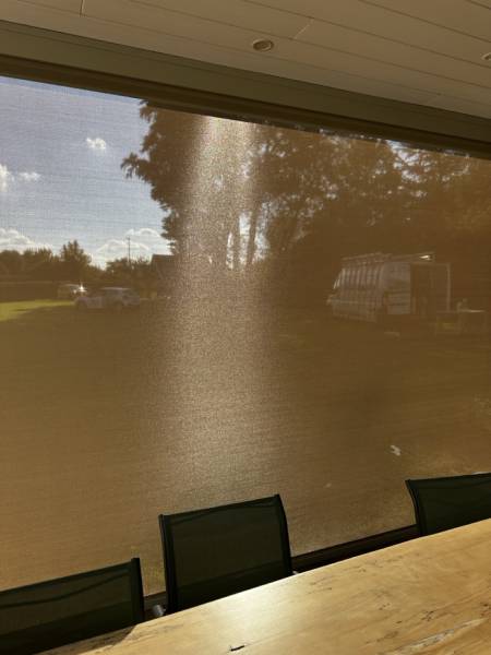 Screen solaire vertical WINSOL Silent Solar avec toile Sergé 600 Soft Clay en Seine-Maritime