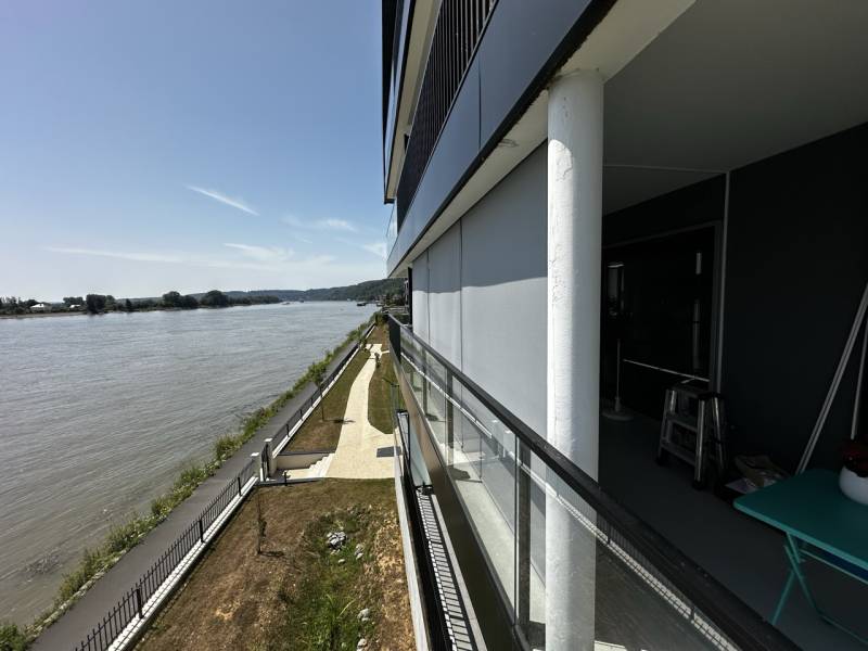 store enroulable motorisé SOMFY toile grise Rives en Seine”